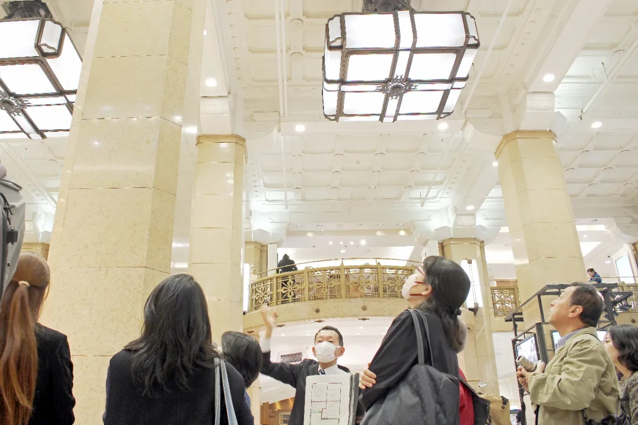 日本橋髙島屋コンシェルジュの仕事現場に密着!その“おもてなし”の真髄とは?_2600136