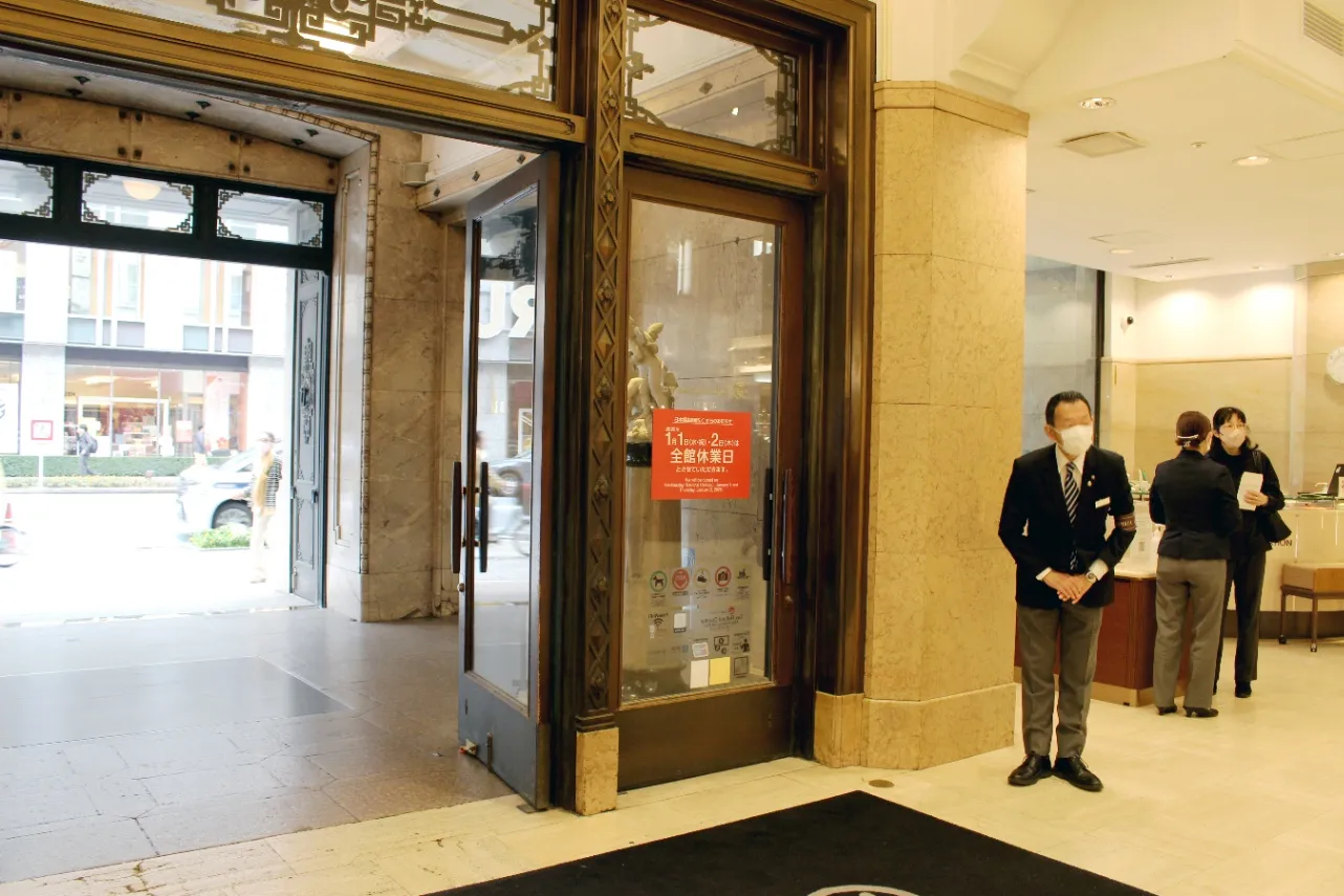 ▲退店客のお見送りもコンシェルジュの大切な仕事