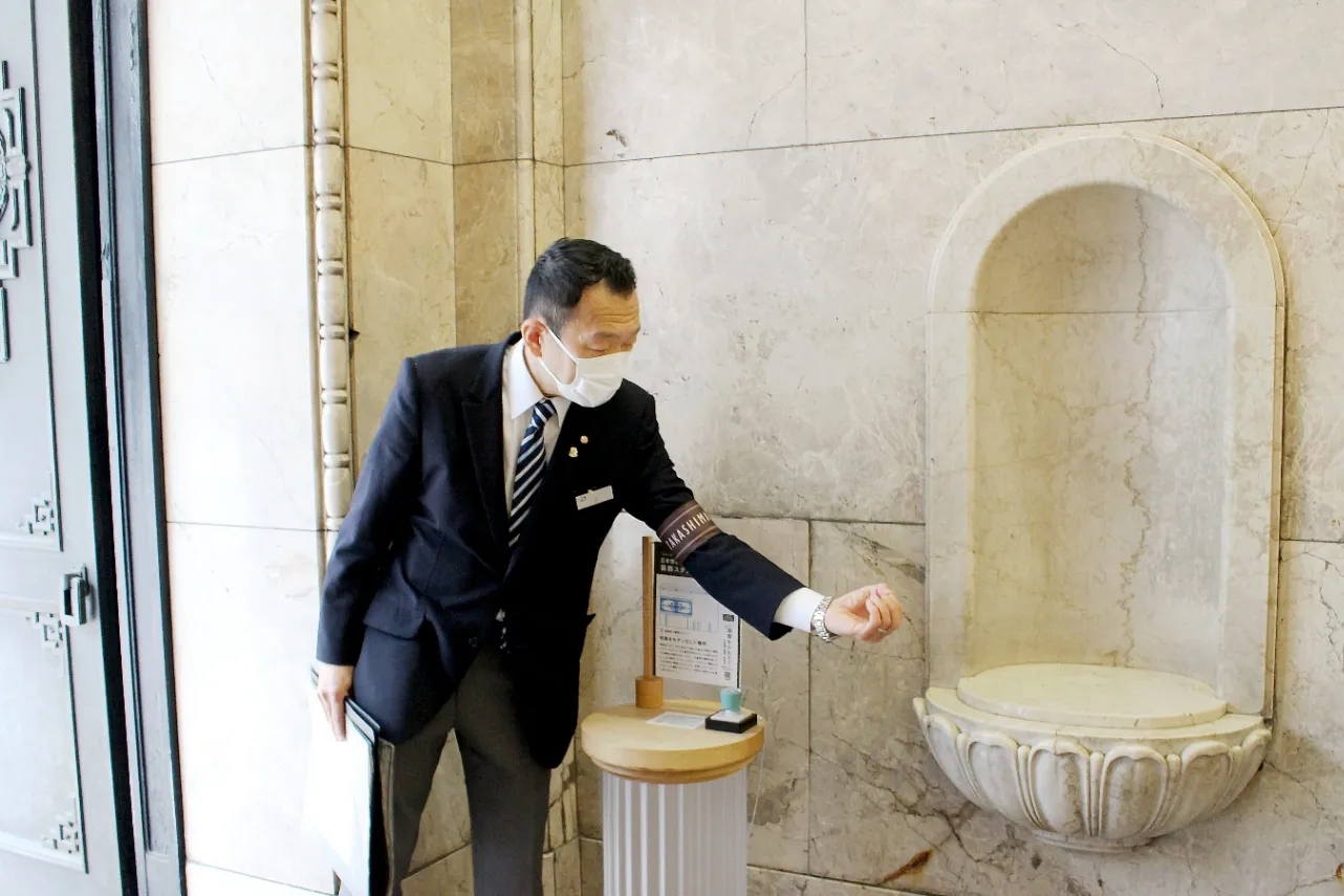 ▲正面口入り口脇の水飲み場跡