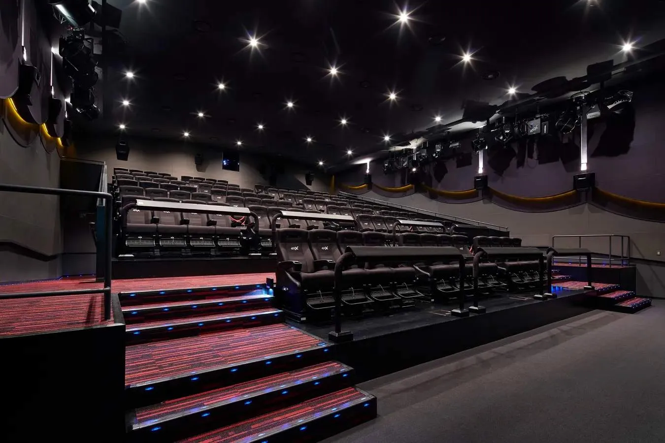【東京】カップルシートがある映画館5選！二人で映画の世界に没入しよう♪_4046620