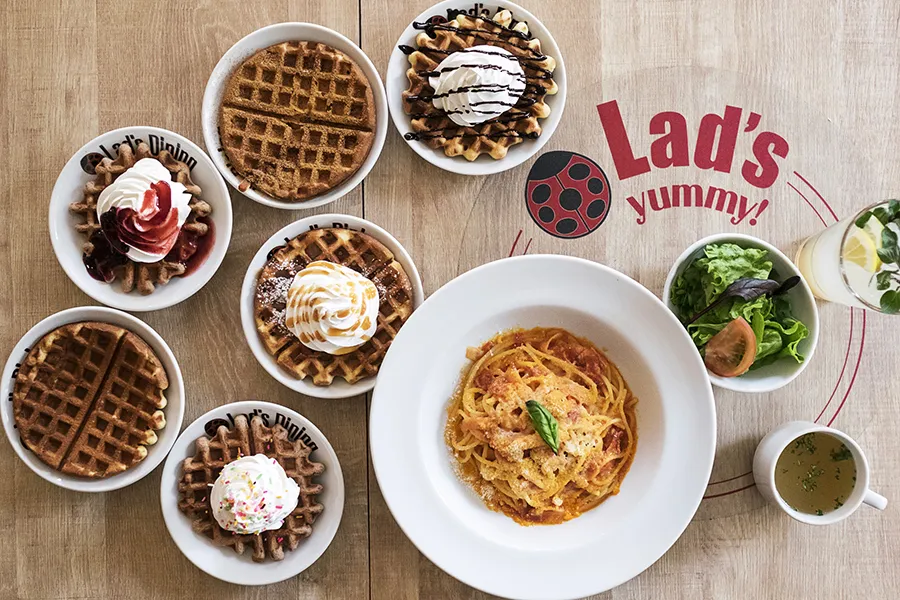 【新宿御苑前】「ラッツダイニング」のワッフル食べ放題ランチ