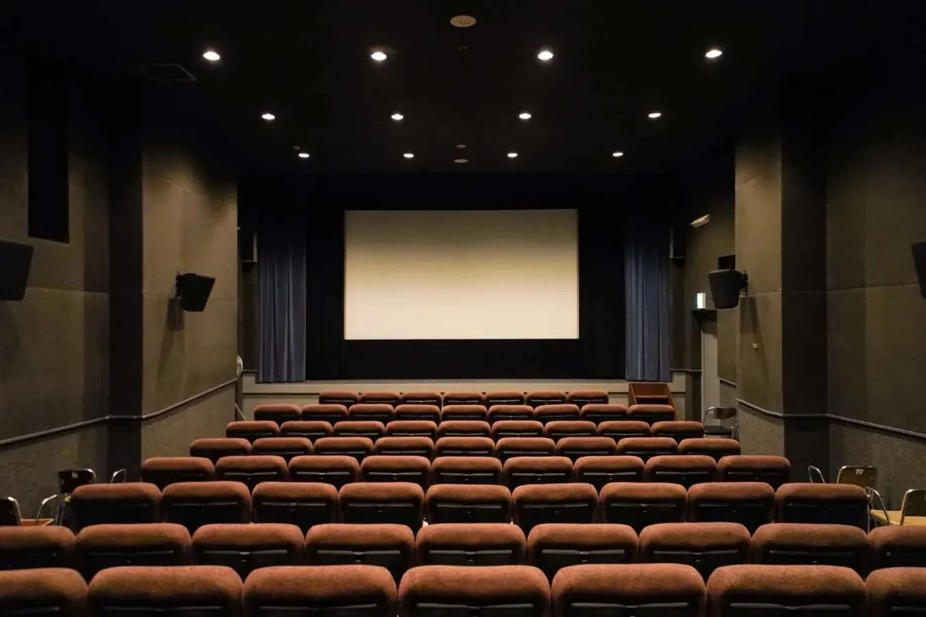 昔の名作映画のリバイバル上映も！東京の「名画座」6選