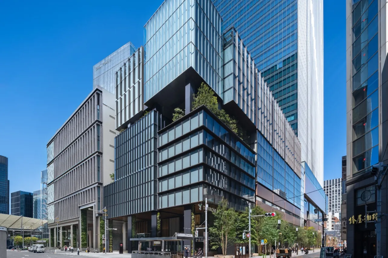 ▲「TOFROM YAESU」外観（手前：TOFROM YAESU THE FRONT、奥：TOFROM YAESU TOWER）
