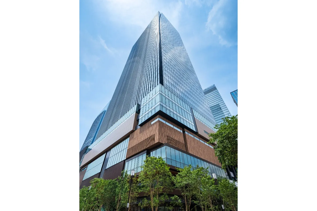 ▲「TOFROM YAESU TOWER」外観