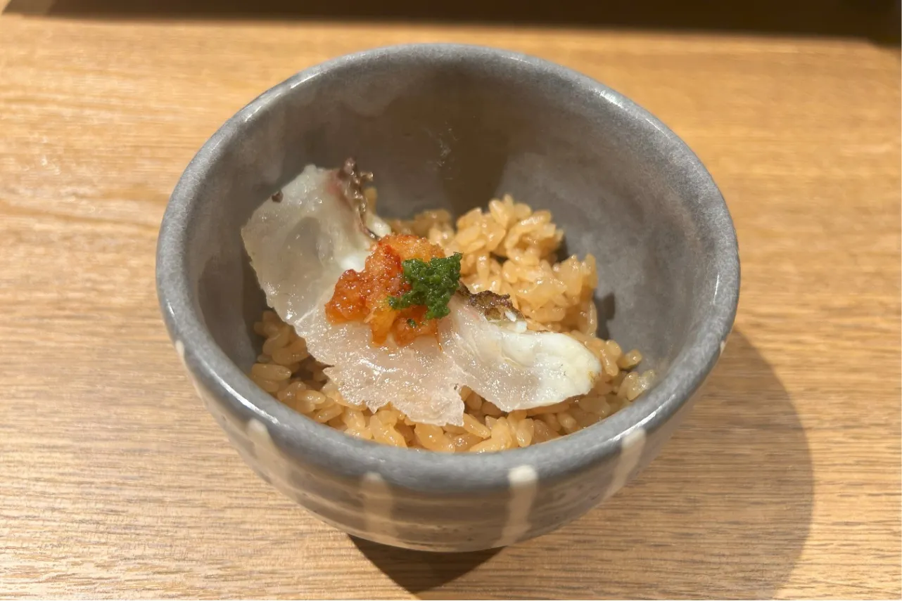 ▲酢飯と一緒にいただく魚の焼肉(撮影:レッツエンジョイ東京編集部)