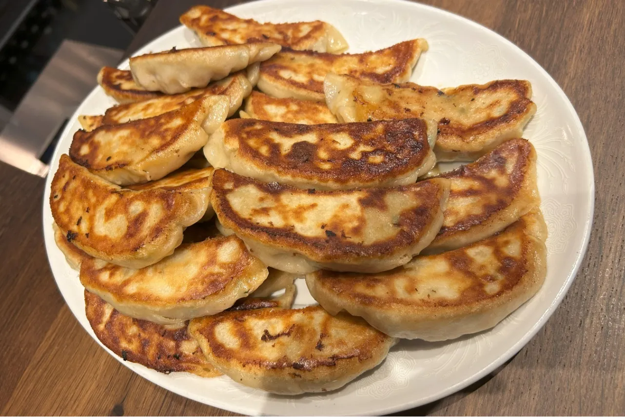 ▲名物の「ジャンボ餃子」（撮影：レッツエンジョイ東京編集部）