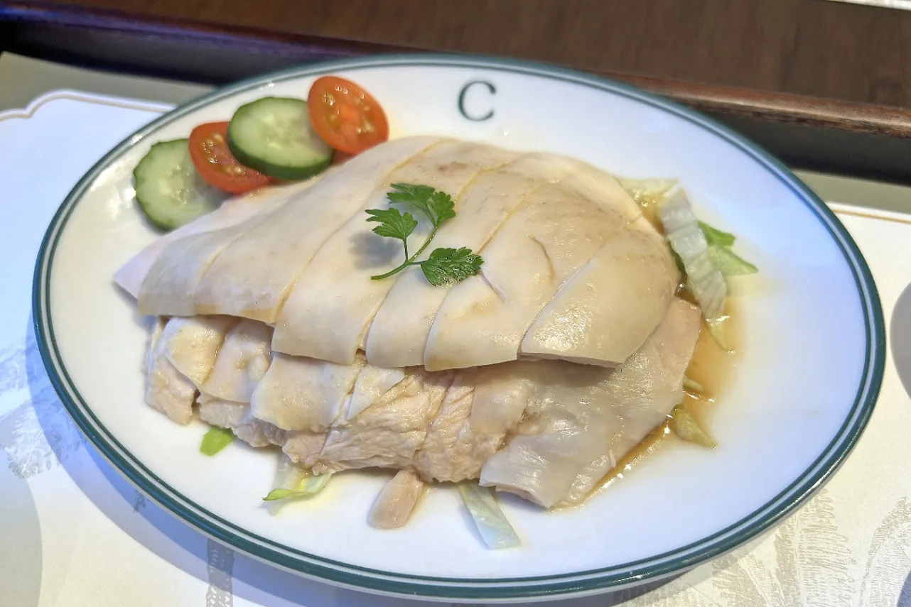 ▲ふっくらとジューシーなチキン（撮影：レッツエンジョイ東京編集部）