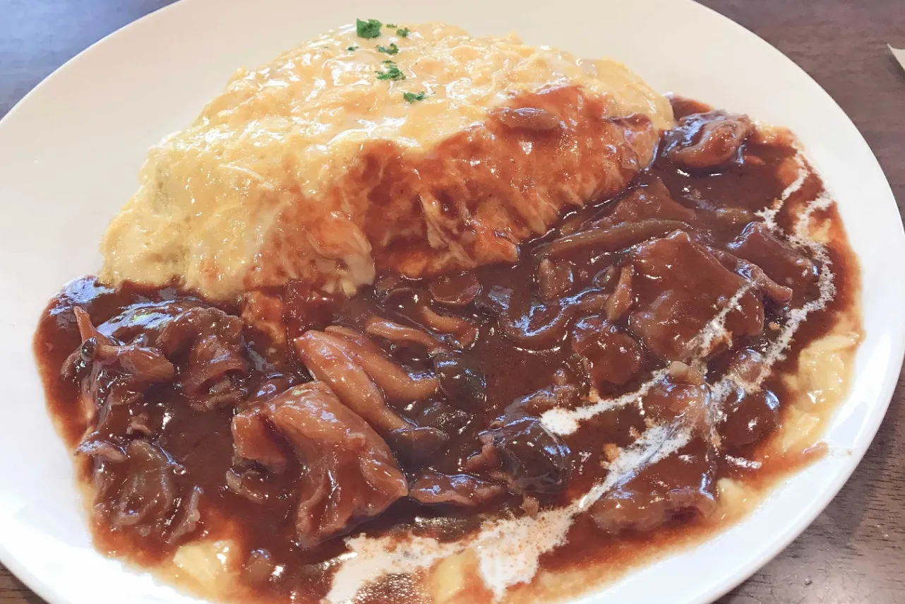 ▲「ハヤシきのこソースオムライス」（1,200円）
