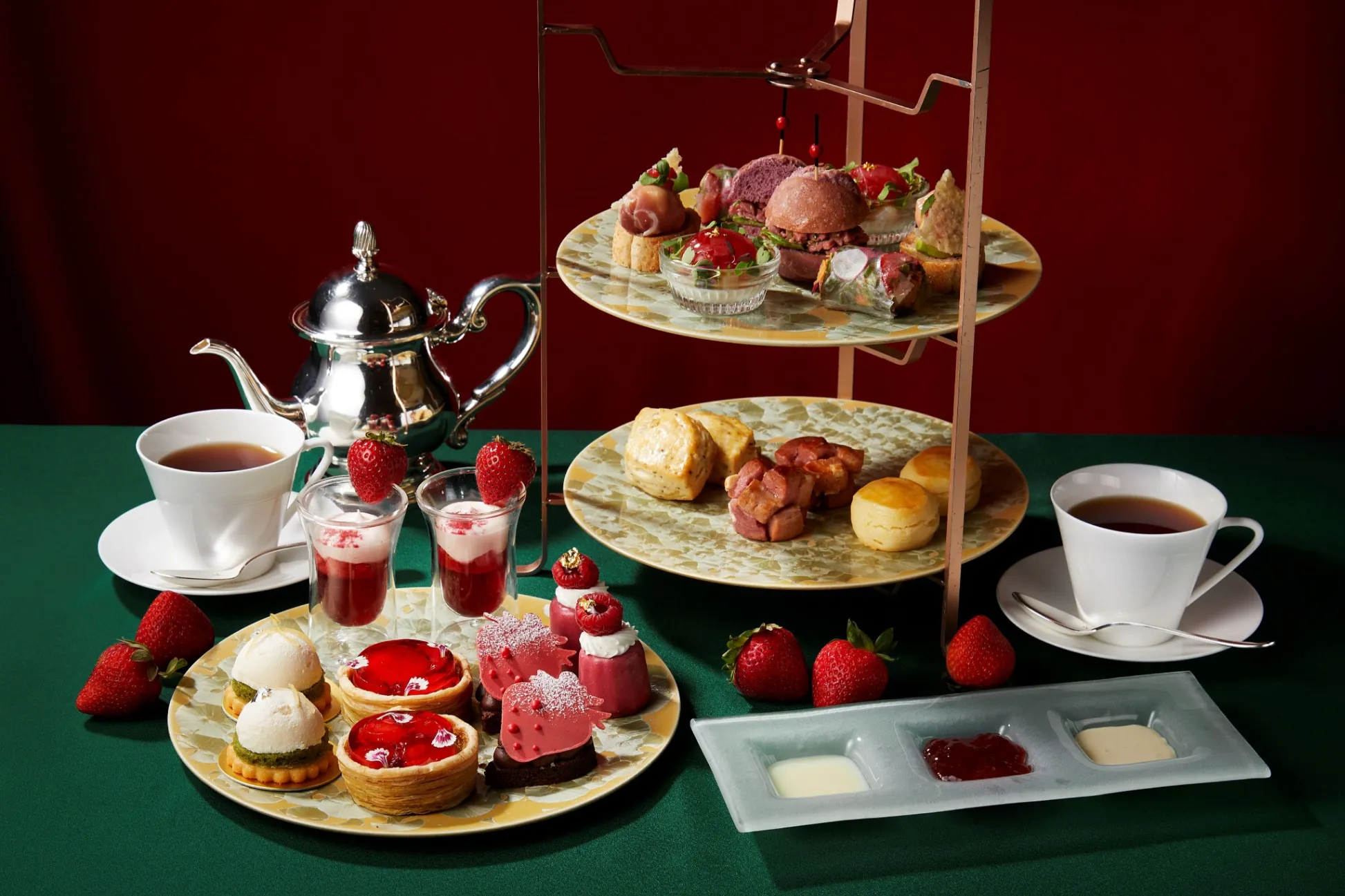 【シャングリ・ラ 東京】春を先取る「ストロベリーアフタヌーンティー」が登場