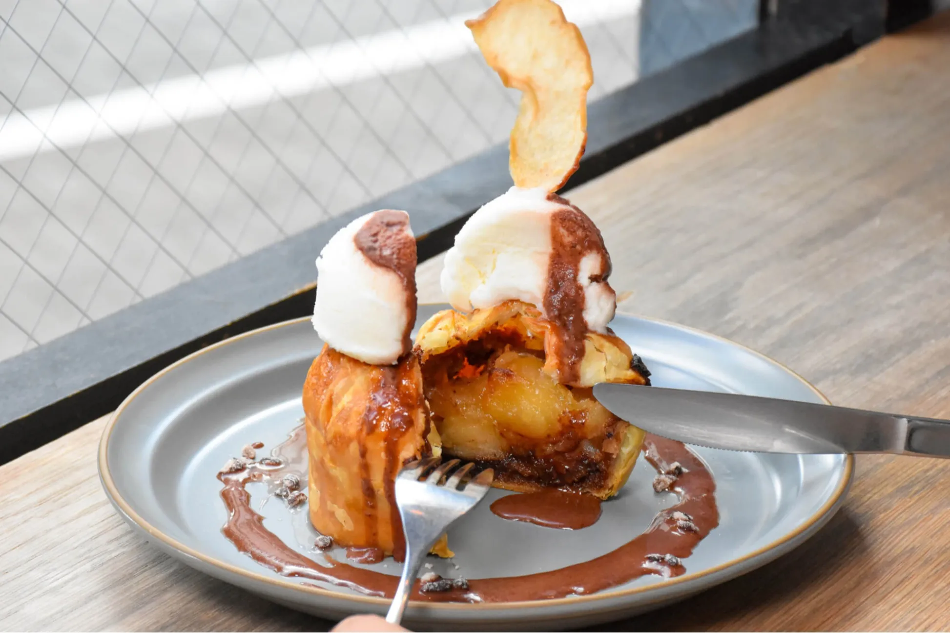 “ゴロゴロりんご×ホットチョコレート”のパイが登場！渋谷「Minimal」より