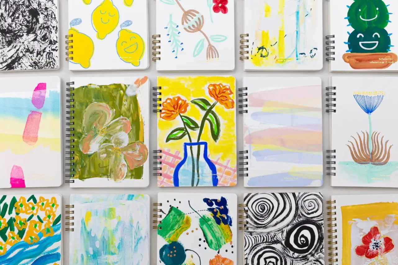 ▲「印刷ではなく手描き（一点もの）のノート」（2,200円）アーティスト：熊木真理子、伊藤久美子、佐々木怜央など