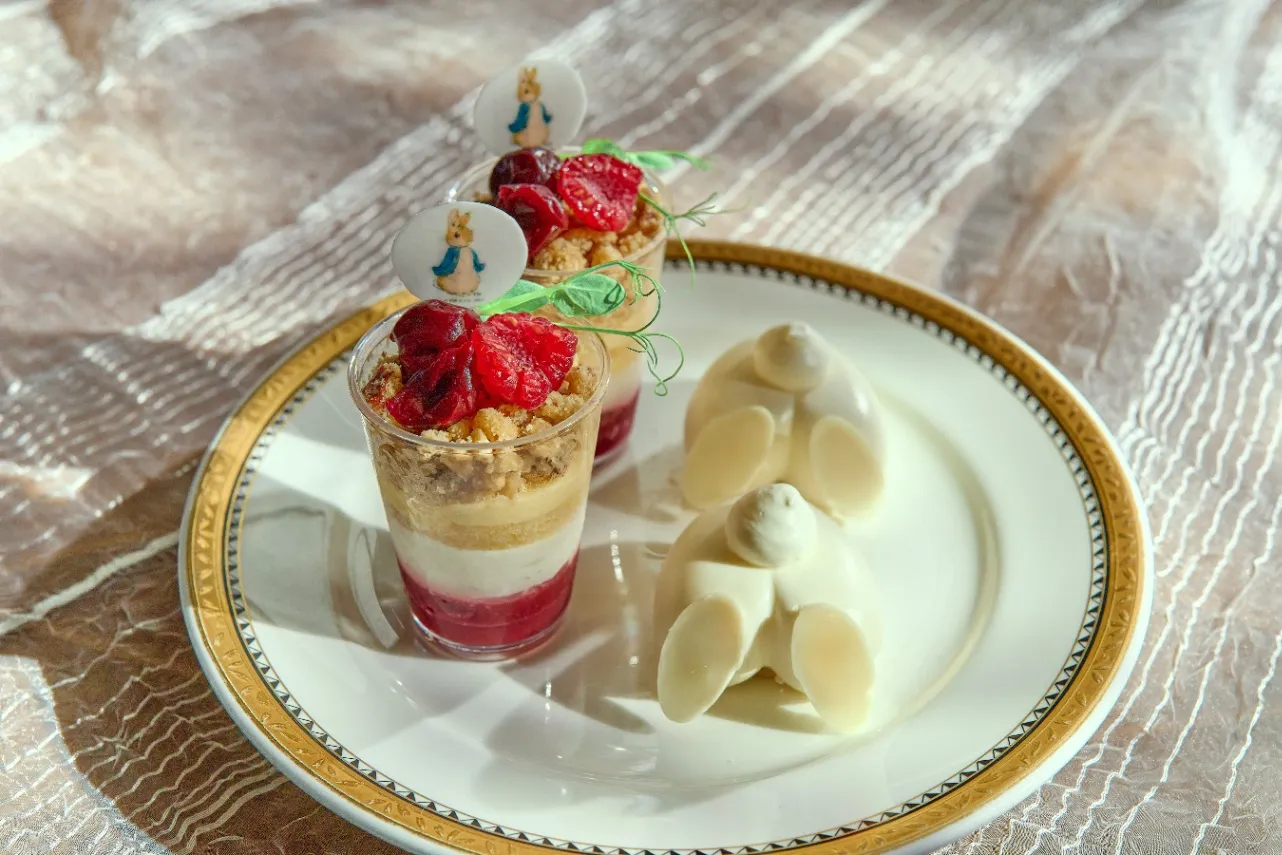 ▲スイーツスタンド上段イメージ（2名分）
BEATRIX　POTTER™　© Frederick Warne & Co.,2024