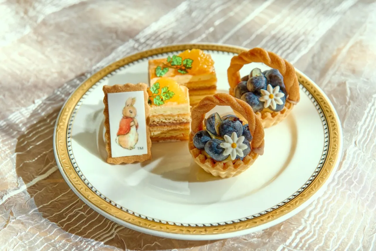 ▲スイーツスタンド中段イメージ（2名分）
BEATRIX　POTTER™　© Frederick Warne & Co.,2024