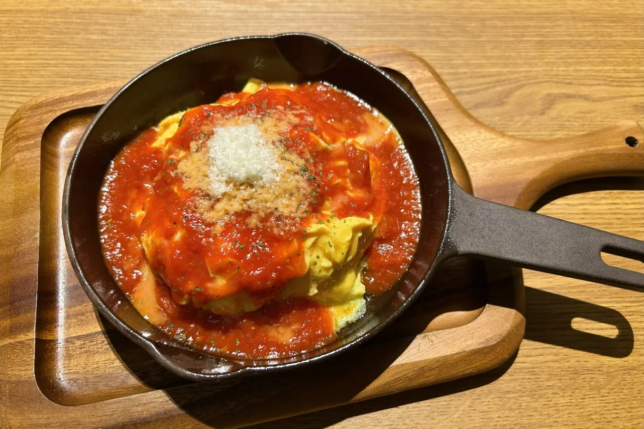 ▲「自家製トマトソースオムライス」（撮影：レッツエンジョイ東京編集部）