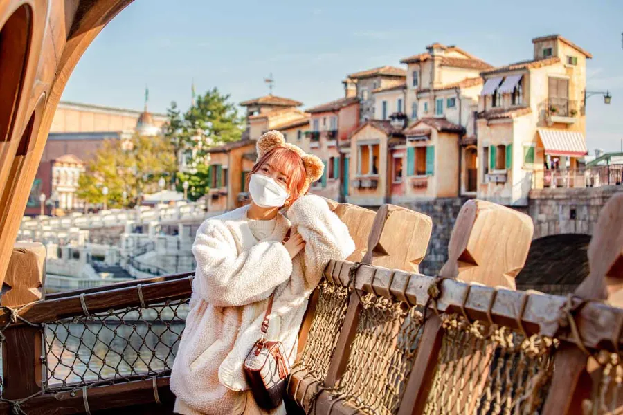 ▲大型船「ルネサンス号」の船尾は不ぞろいな建物が並ぶ「ヴェッキオ橋」を眺める絶好のポイント