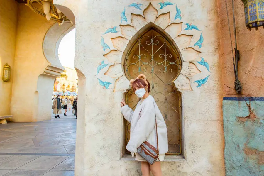 ▲窓や格子といった細部までエキゾチックなモチーフで彩られる「アラビアンコースト」には、写真映えするスポットが満載