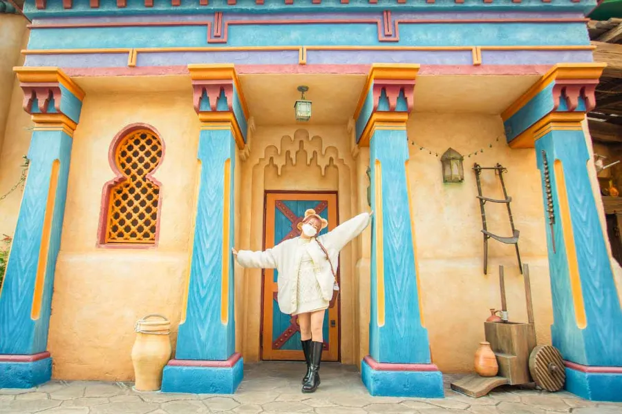 ▲壁の色や模様、柱の形も美しい。建物全体を写すと色や形の美しさが際立つ写真に！