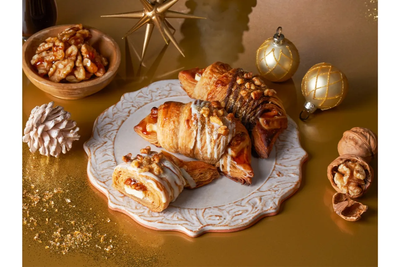 ▲「プレミアムチョコクロ ブラウンシュガーのホワイトウォルナッツメープル・ブラック」「プレミアムチョコクロ ブラウンシュガーのホワイトウォルナッツメープル・ホワイト」