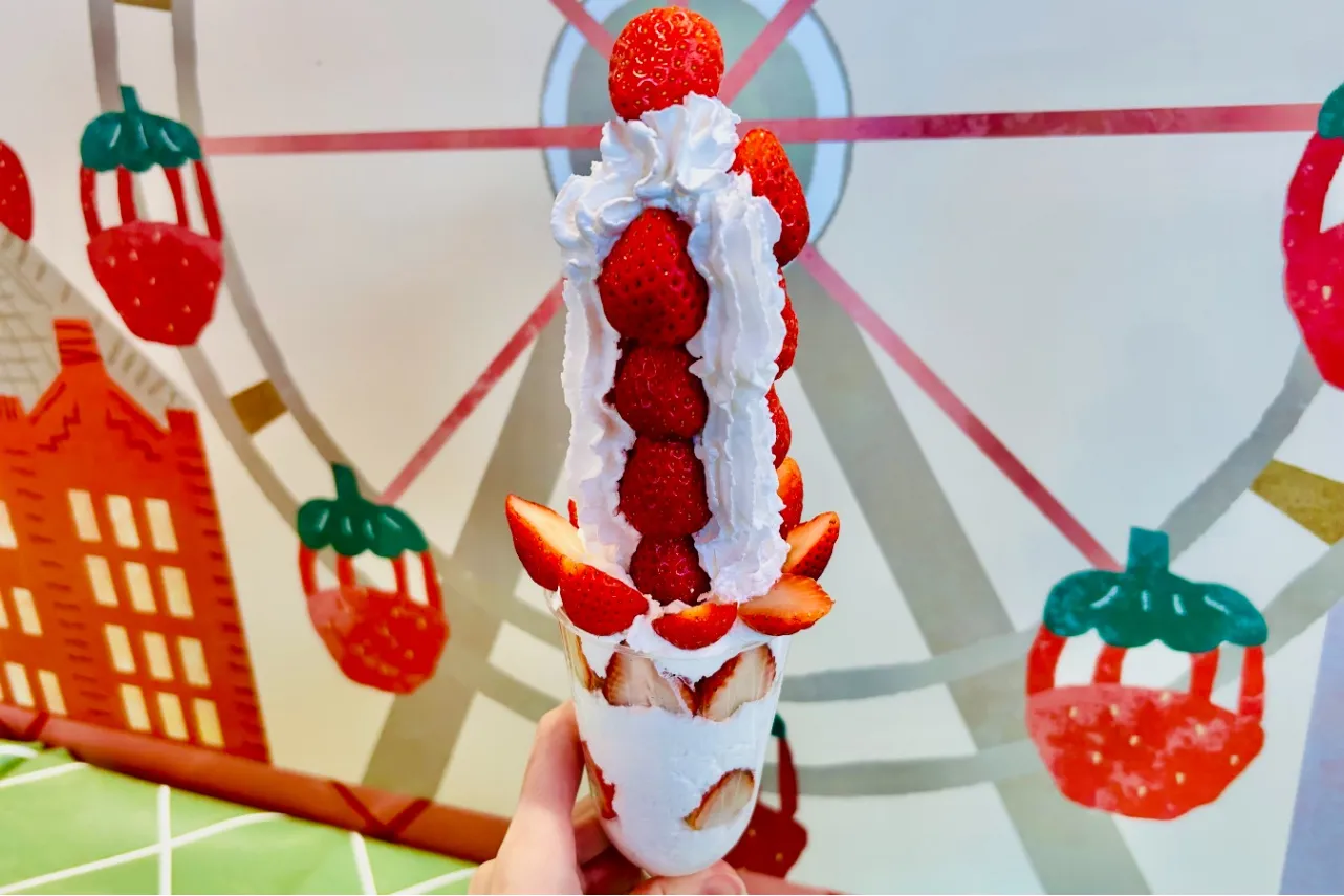 ▲いちごタワーパフェ（1,900円）（撮影：レッツエンジョイ東京編集部）