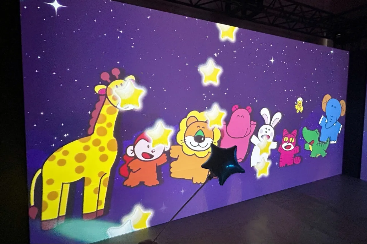 ▲「たべっ子どうぶつ星空タッチ」（撮影：レッツエンジョイ東京編集部）©ギンビス