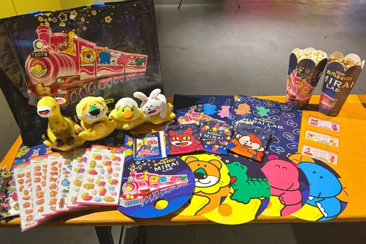 ▲限定グッズも豊富にラインナップ（撮影：レッツエンジョイ東京編集部）©ギンビス
