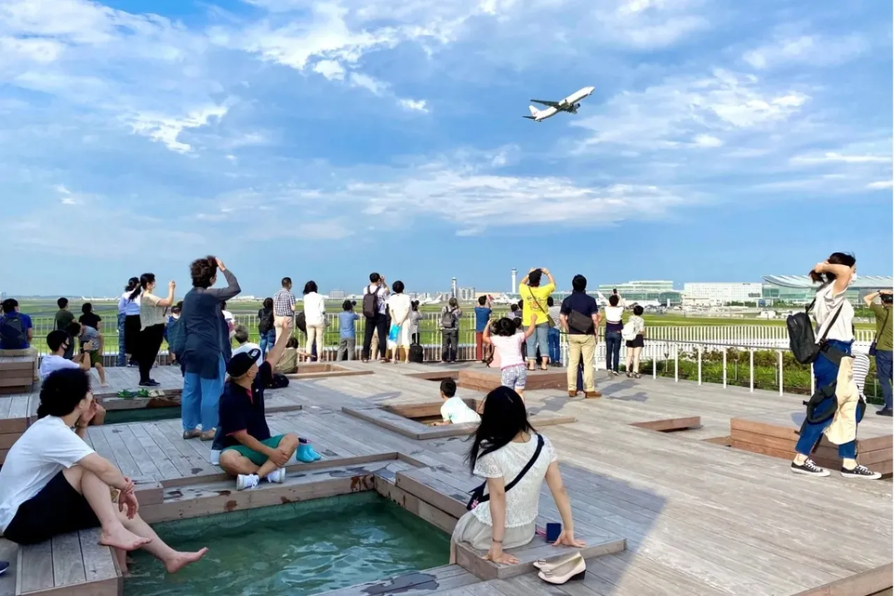 ▲HANEDA INNOVATION CITY 足湯スカイデッキからの眺め_提供：羽田みらい開発株式会社