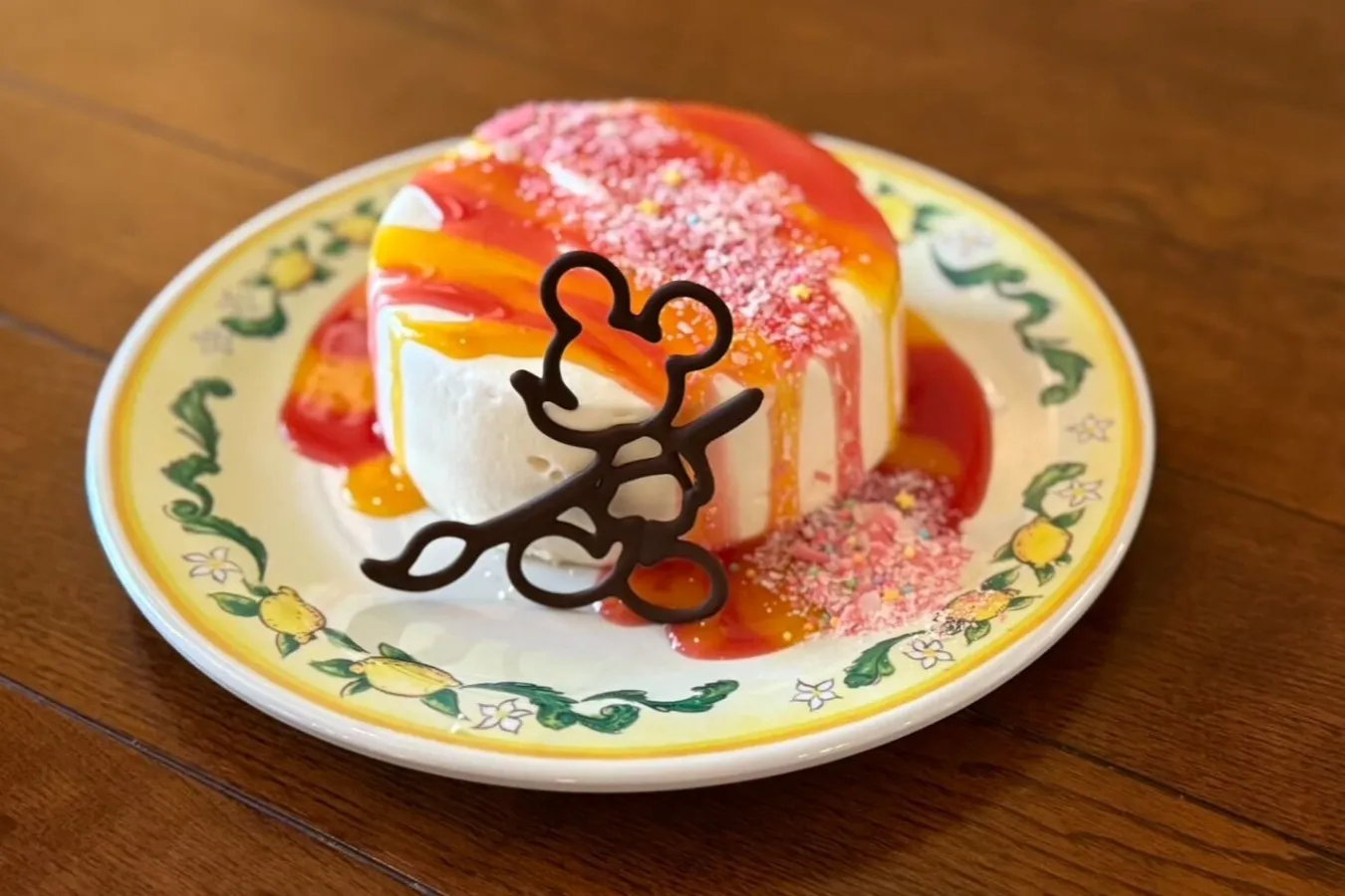 ▲「マジカルメモリードリップケーキ」（2,400円）