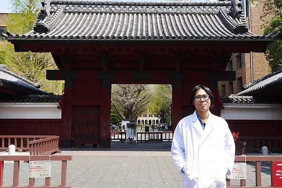 【朗報】大学で白衣を着れば権威を感じることができる