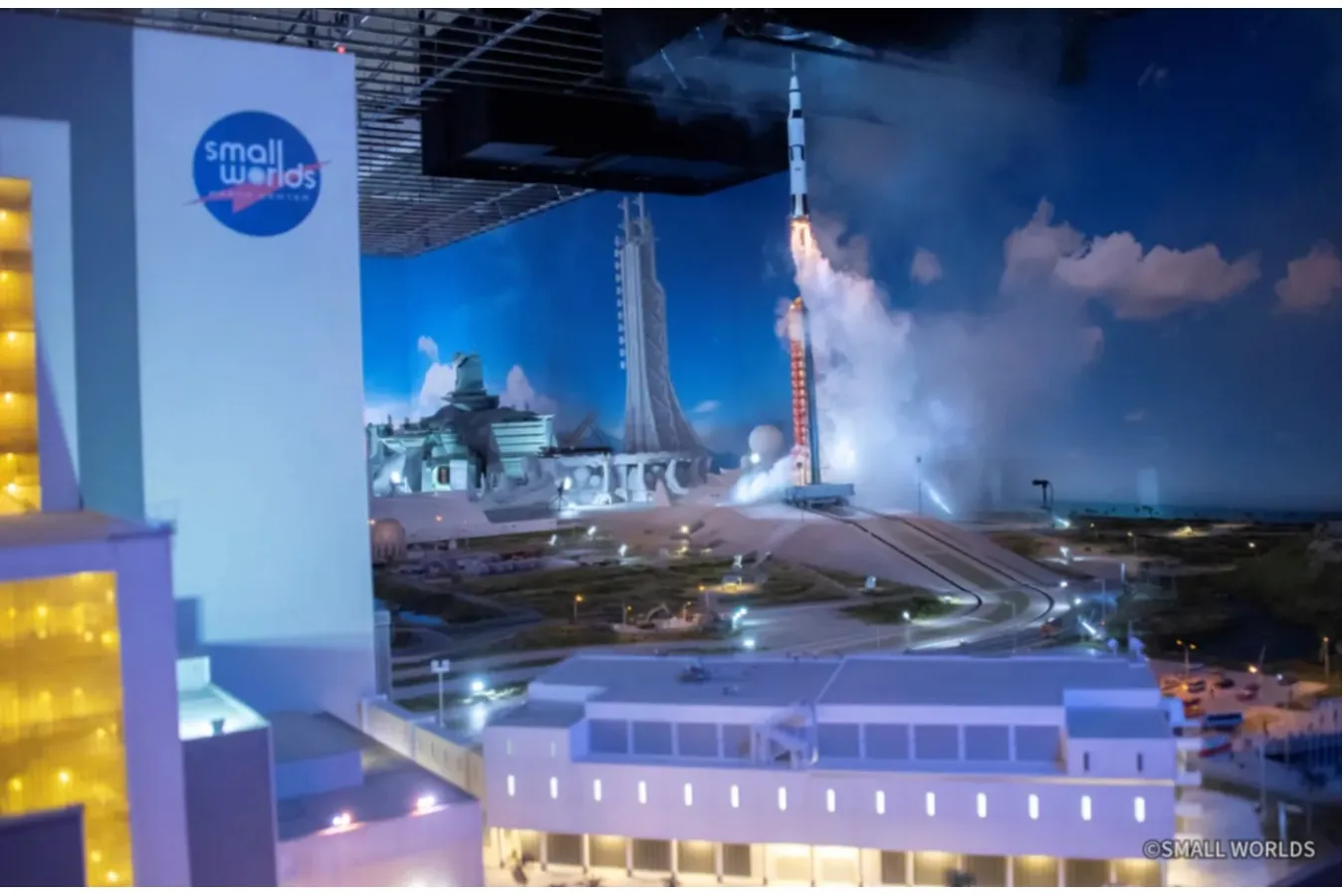 ▲『宇宙センター』エリア　1960 年代のアポロ計画時代と未来の宇宙センターの２つが同じ空間に存在するエリア。