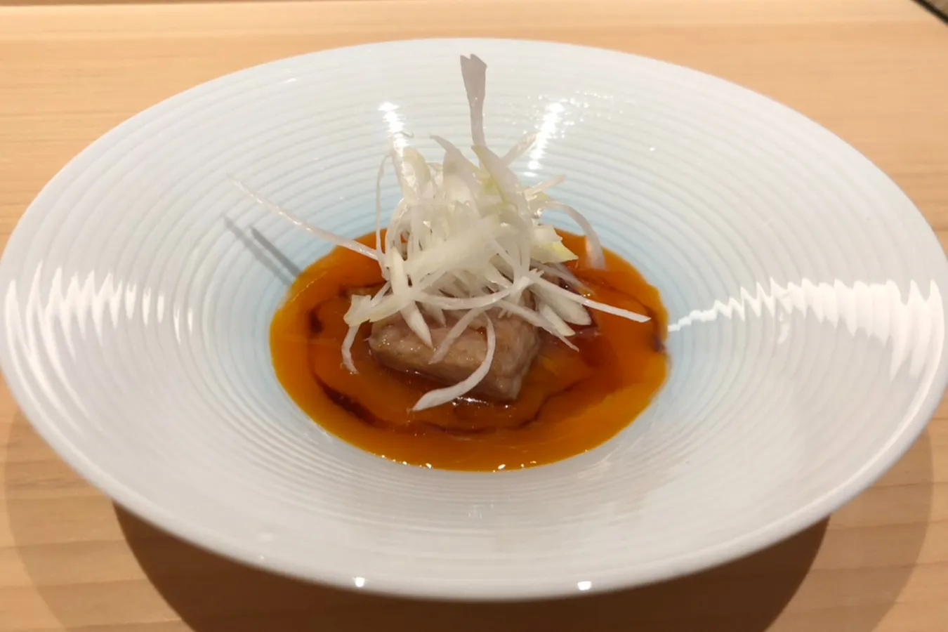 ▲つまみのスペシャリテ「大トロのすき焼き」
