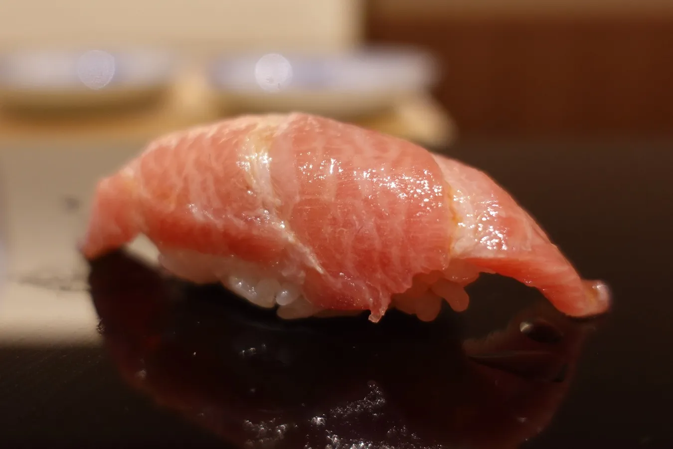▲つまみではすき焼きで登場した大トロ、今度は握りで堂々の再登場！