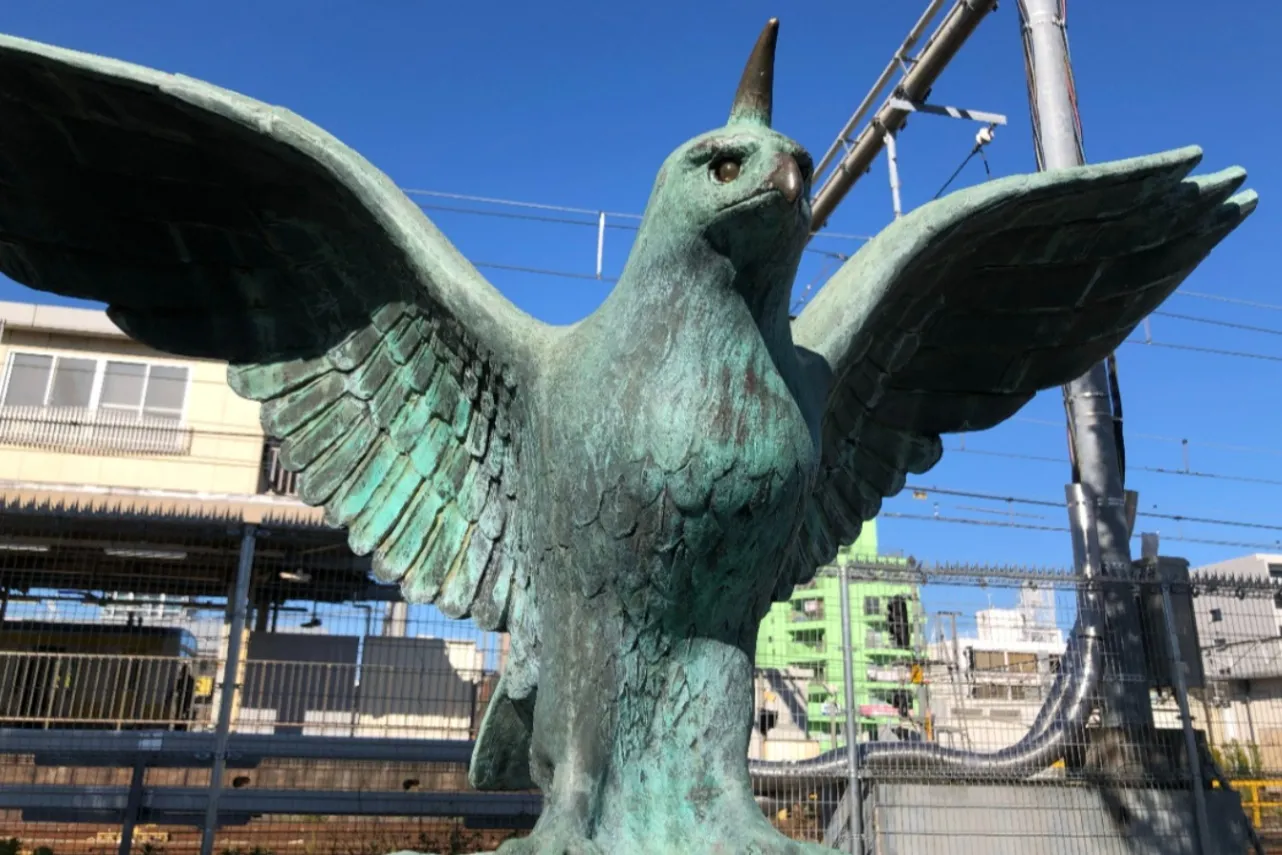 ▲途中には中野名物「守護神」彫刻が