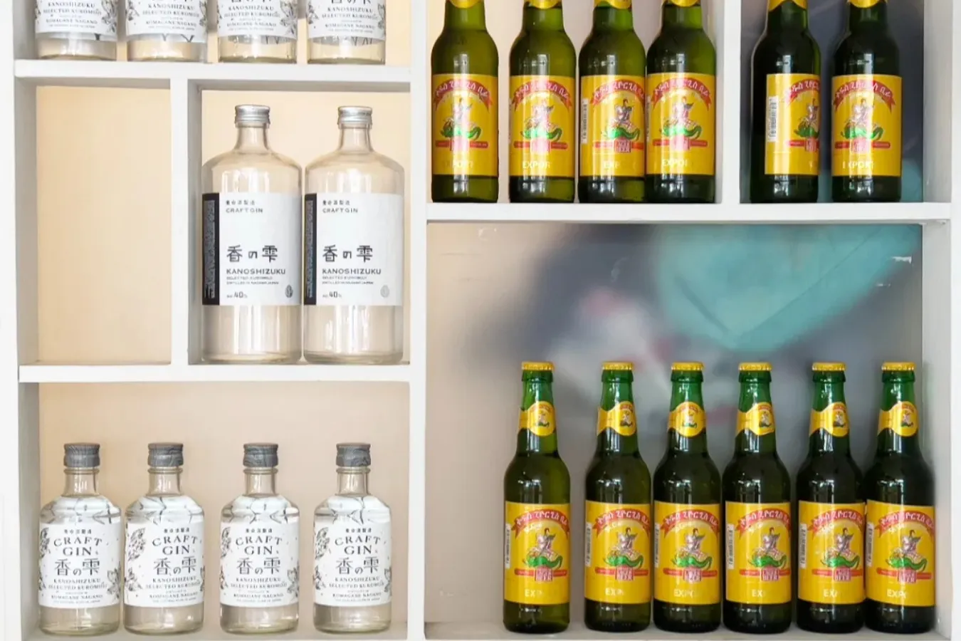 ▲珍しいアフリカのビール（右）もある