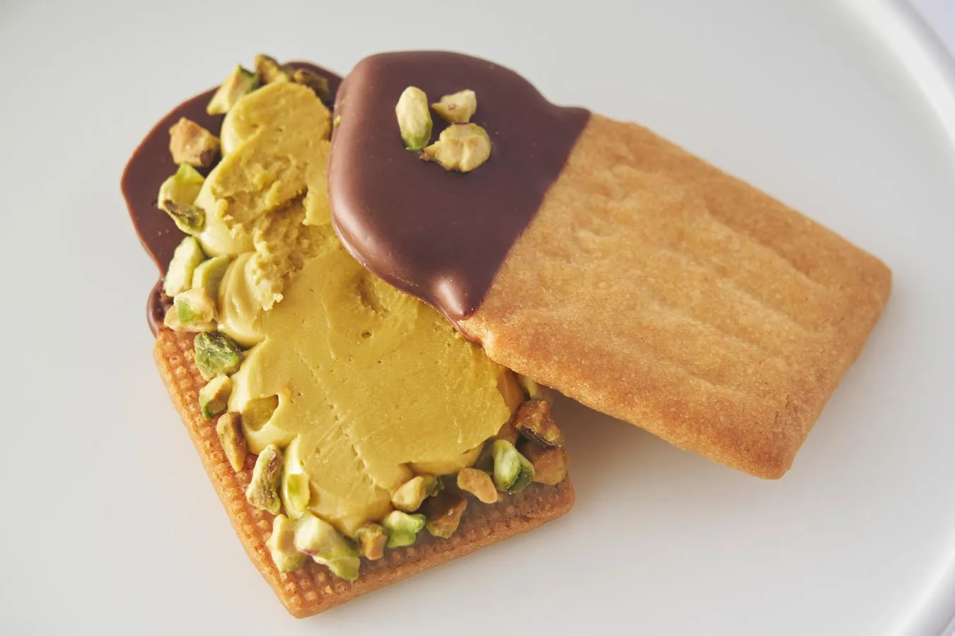 ▲「フェアリークリームウィッチ ピスタチオ生バターサンド」（単品420円、1種5個入2,100円）