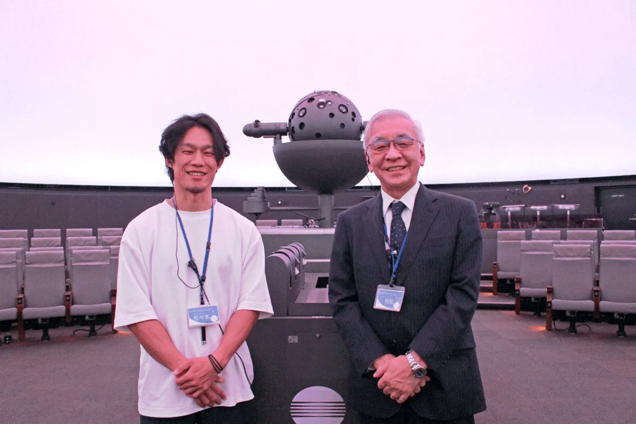 ▲星空解説員の佐々木さんと