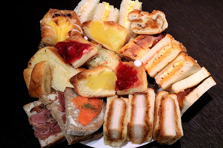 【東京駅】サンドッグイン神戸屋のパン食べ放題レポ