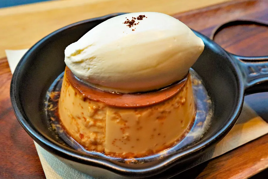 神保町の人気カフェ「ディゾン」の固めプリンを食べてきた