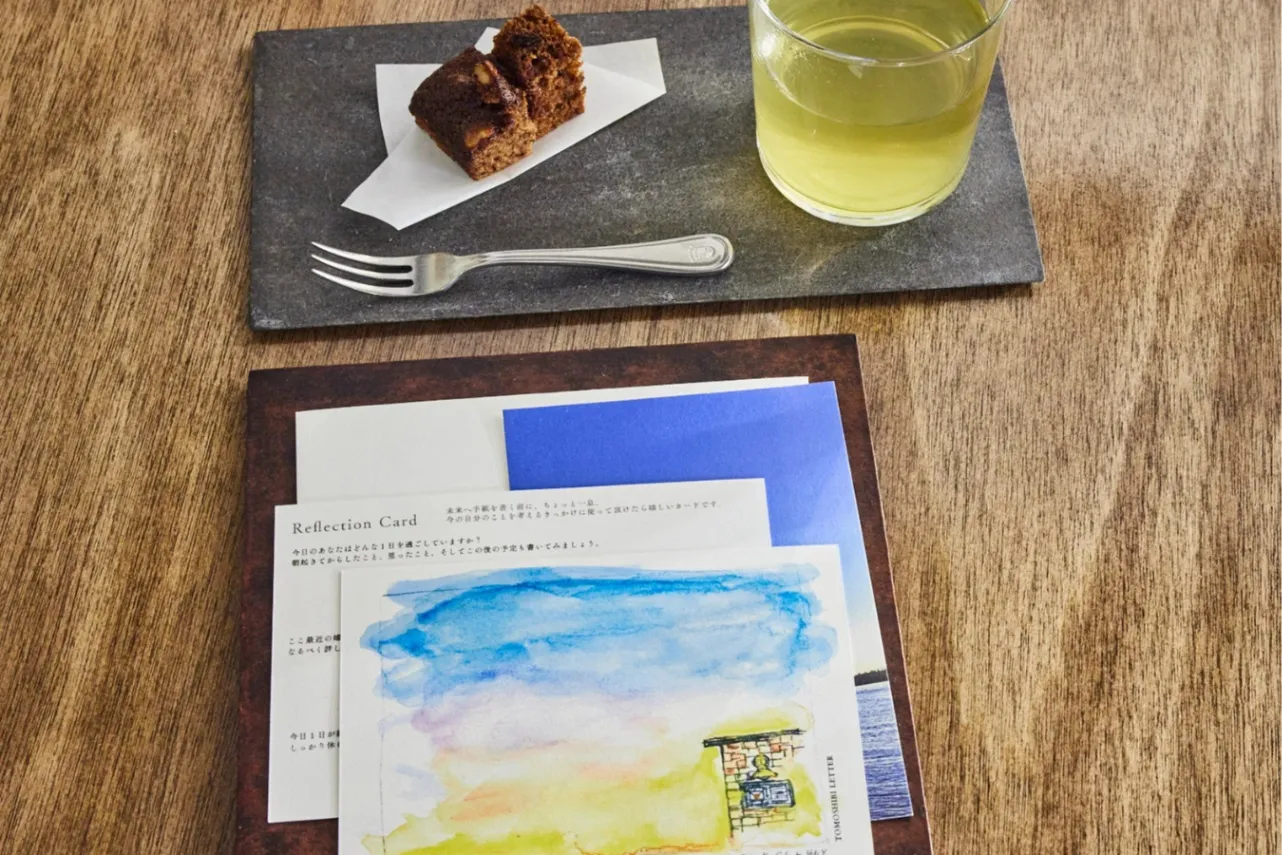 ▲一年後の未来の自分へ手紙を送れる「TOMOSHIBI LETTER」は、飲み物と一口スイーツ付き