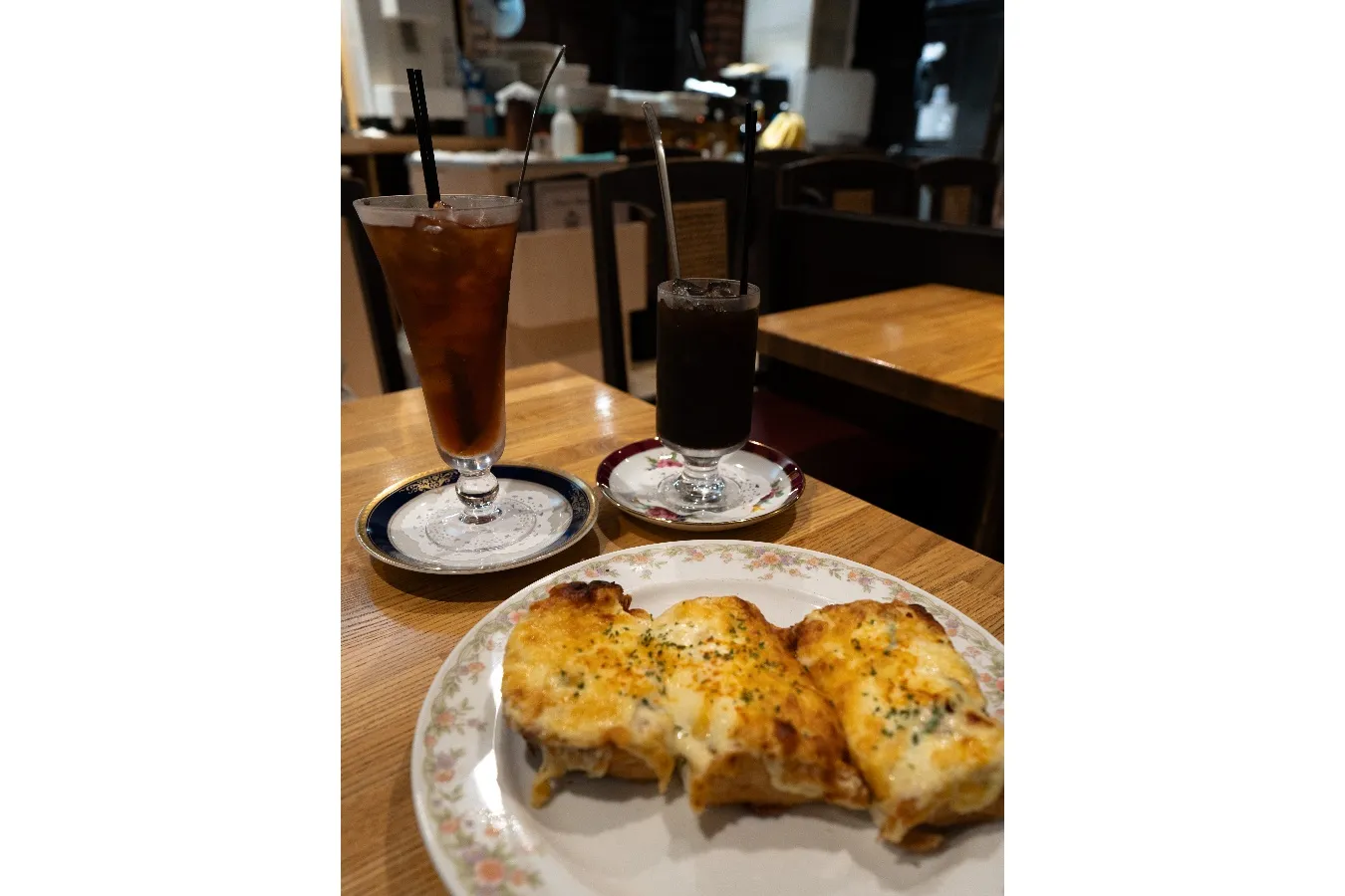 ▲「ピザトーストセット」（ドリンク1杯付）とアイスティー（単品）