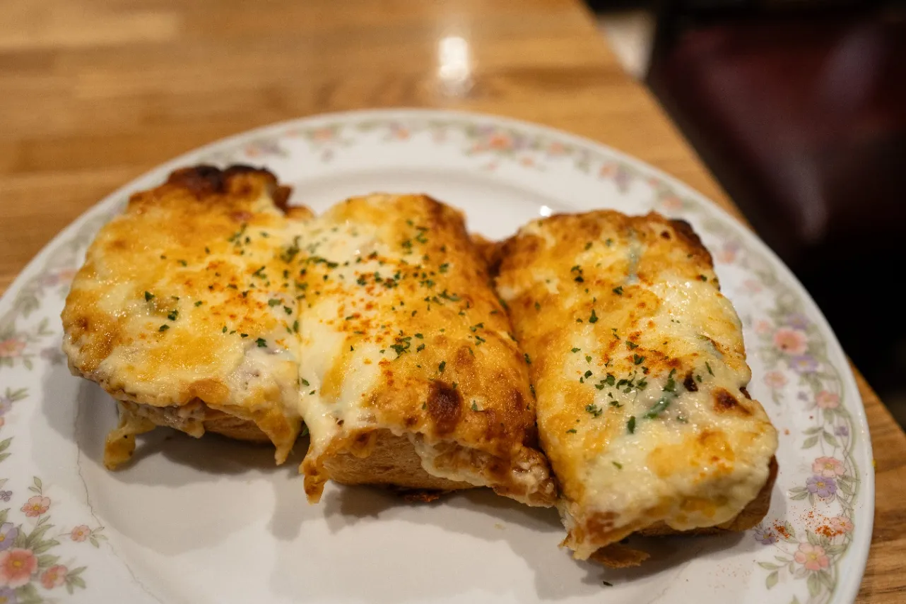 【閉店】イタリア人も感動した"ピザトースト発祥の店”！有楽町の老舗喫茶「珈琲館 紅鹿舎」_3509357