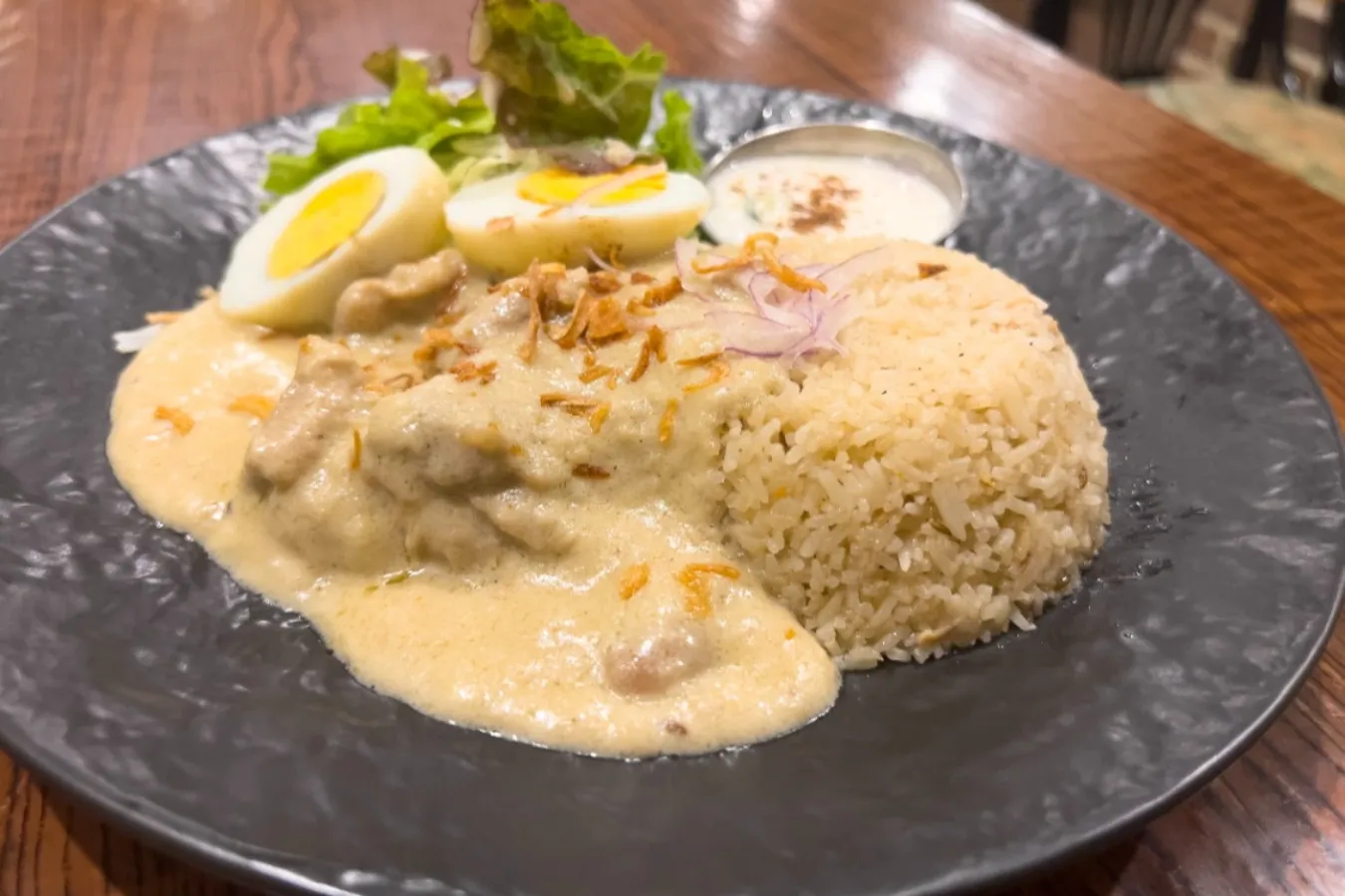 原点は“母の味”！カレーマニア脱帽のバングラデシュ風“ビリヤニ”、池袋「ライリー」_2696830