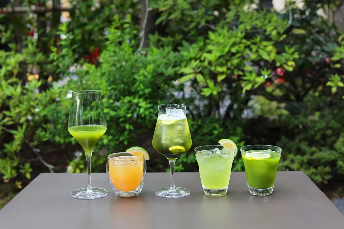 ▲左から「抹茶ワイン」「紅茶グレイハウンド」「抹茶フィズ」「煎茶翠ジンソーダ」「抹茶ハイボール」