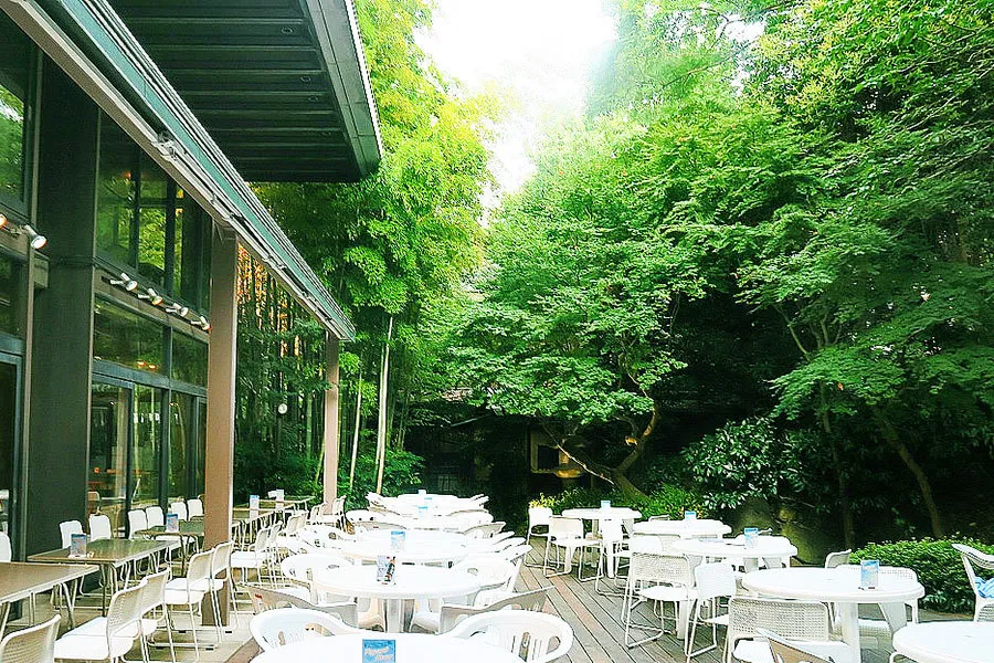 ここは都心のオアシス！？森に囲まれた「ビア庭園」はノスタルジックで最高に癒されるビアガーデンだった！