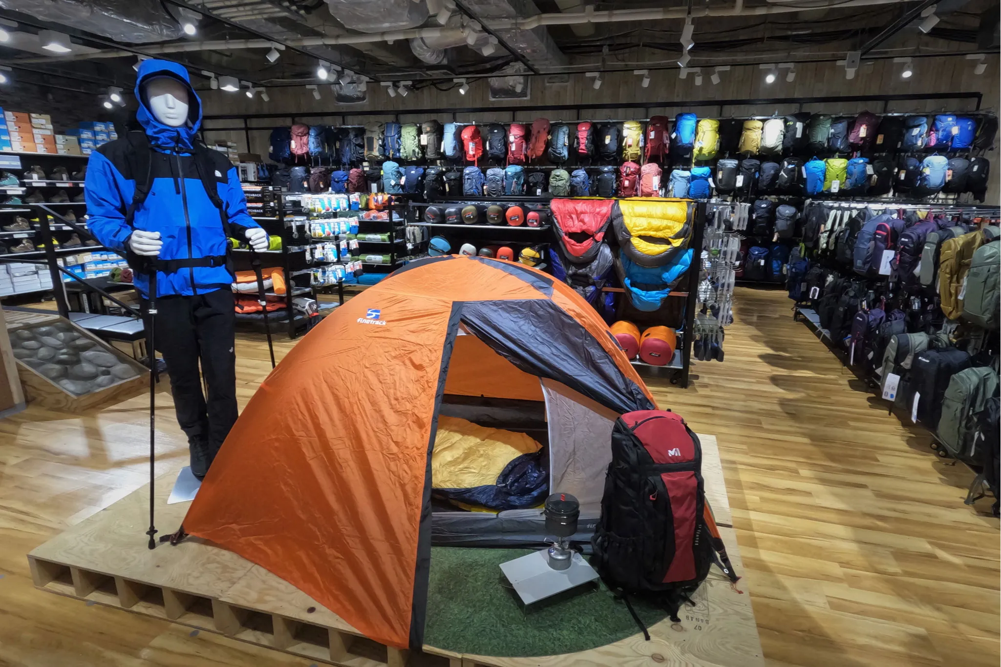 【新宿】アルペンが登山専門店「Alpen Mountains」オープン