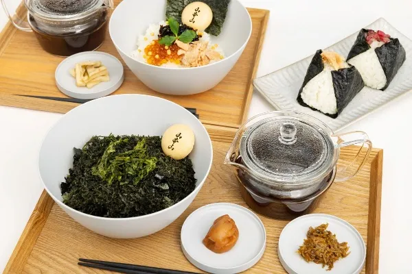 山本山が手掛ける「お茶漬けとおにぎり」の専門店！新宿にオープン