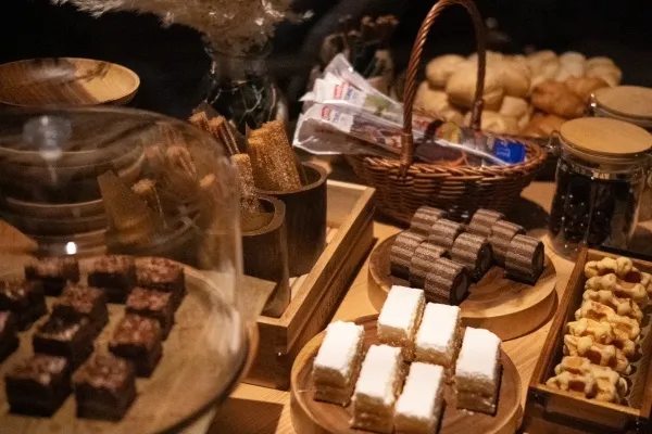 スイーツバイキングを楽しめる！夜カフェ「charcoal」三軒茶屋にオープン