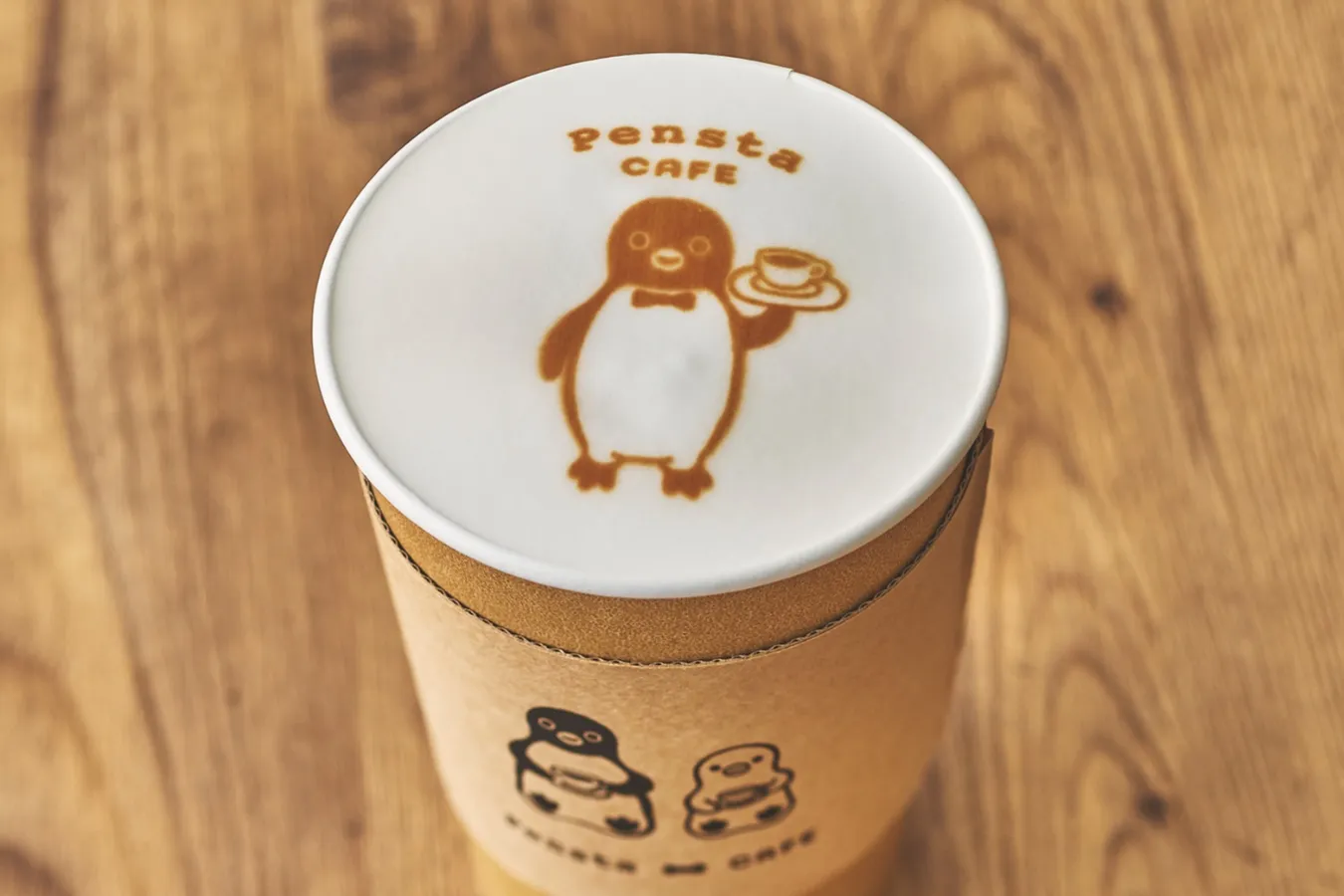 ▲「Suicaのペンギン ふわふわミルクのカフェラテ（ホット）」（1サイズ680円）ⒸChiharu Sakazaki／JR東日本／DENTSU
