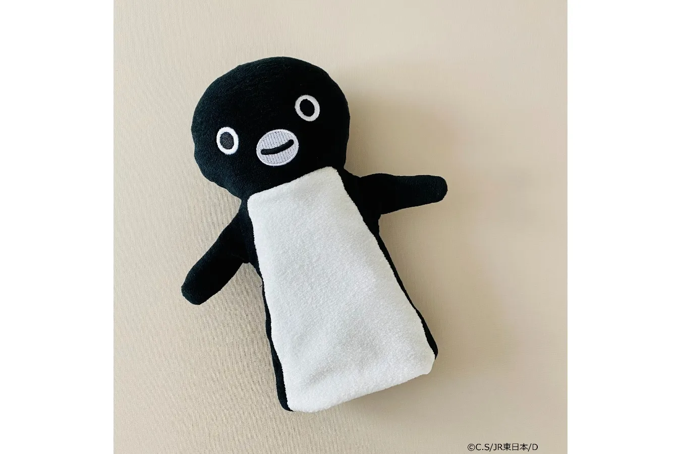 ▲「Suicaのペンギンパペット」（1,980円）ⒸChiharu Sakazaki／JR東日本／DENTSU