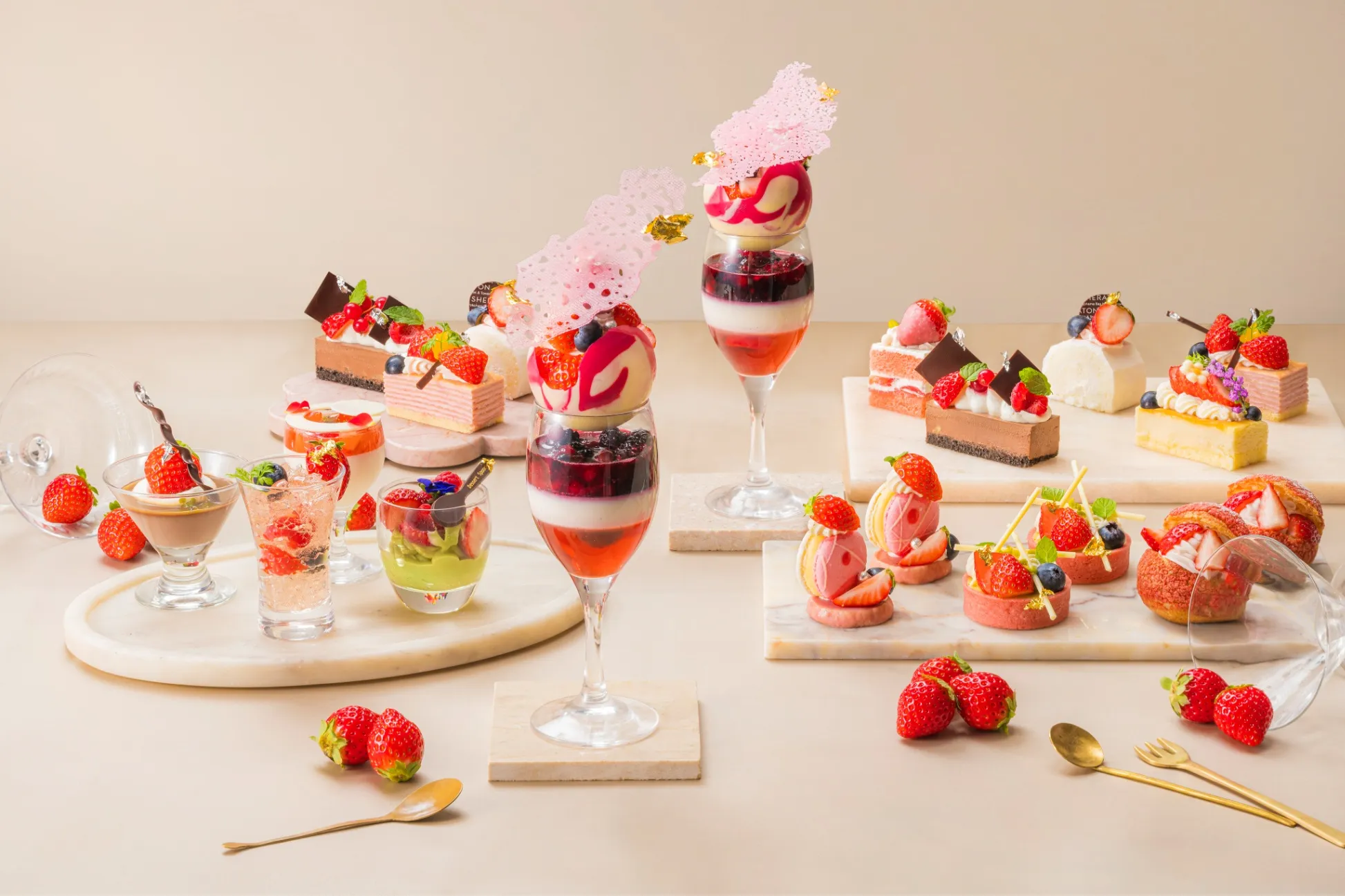 【横浜ベイシェラトン ホテル＆タワーズ】イチゴを味わい尽くすスイーツビュッフェ開催