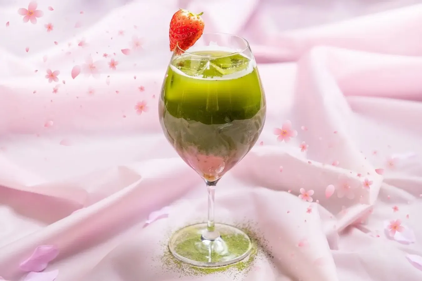 「季節のサングリア『まっちゃ苺ミルクサングリア』」